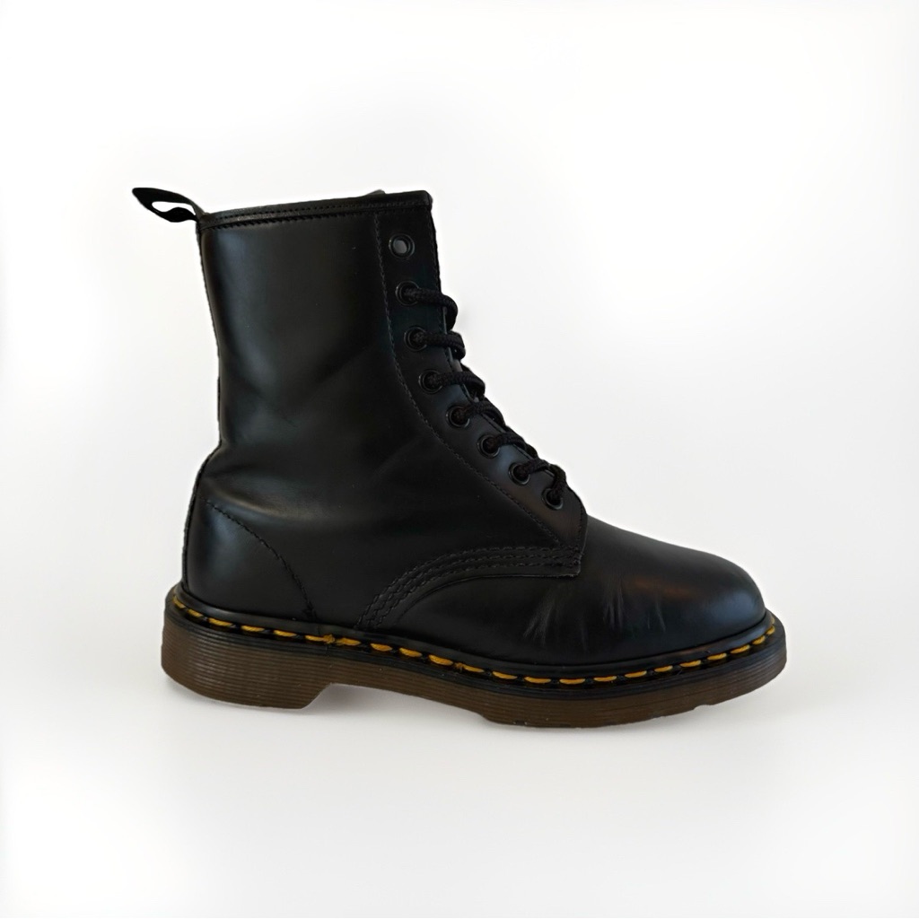 Vintage England Dr. Martens Original 1460 Smooth Black Leather Ankle Boots